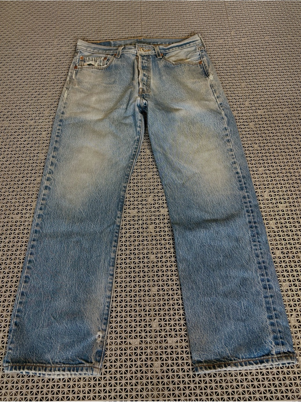Vintage Y2K Levi's 501 Light/Med Wash Distressed Button-Fly Blue Jeans